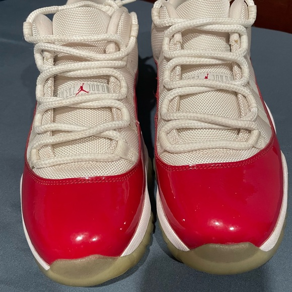 Jordan low Cherrys - Picture 2 of 3